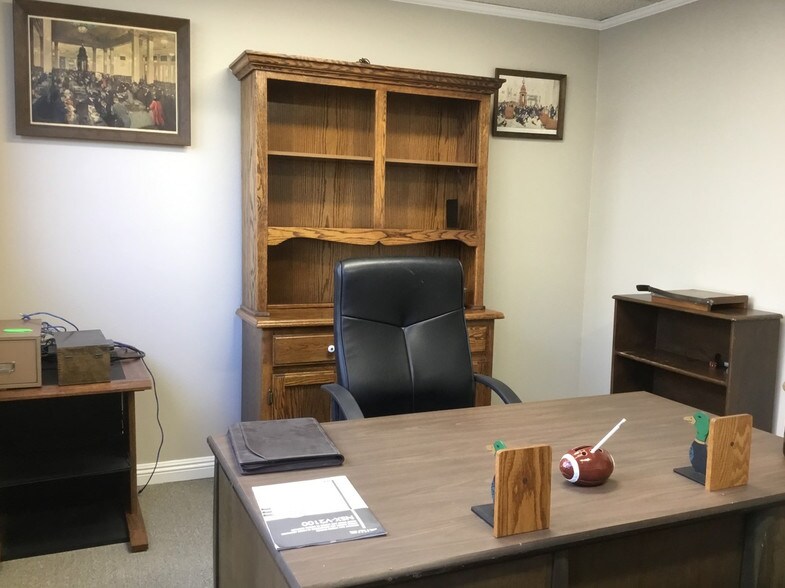 More Photos Of 9010 Corbin Ave, Northridge Office For Lease