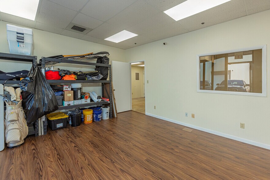 More Photos Of 300 Ohukai Rd, Kihei Showroom For Sale