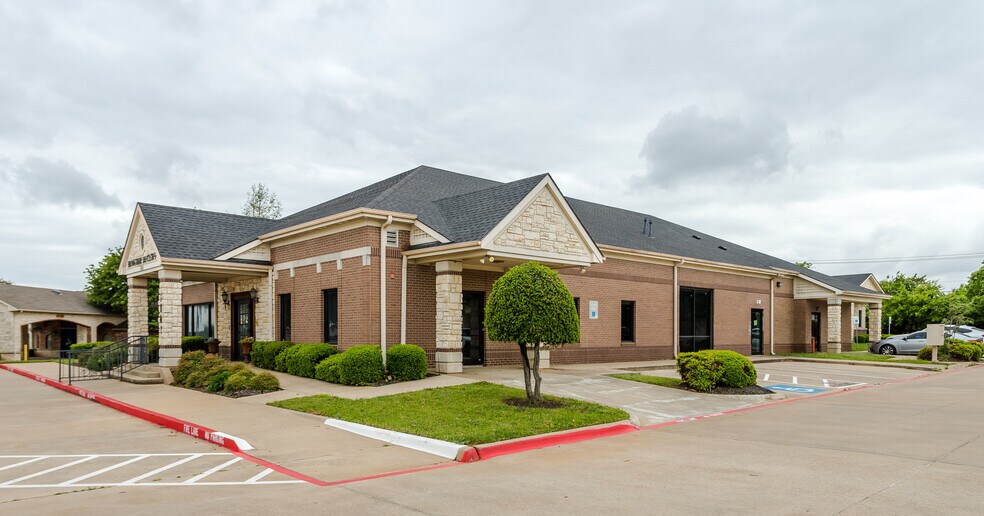 More Photos Of 1801 Precinct Line Rd, Hurst Medical For Lease