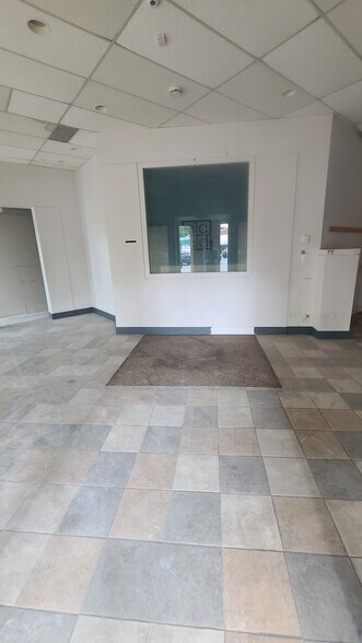More Photos Of 1192 Marine Dr, North Vancouver District Storefront For Lease