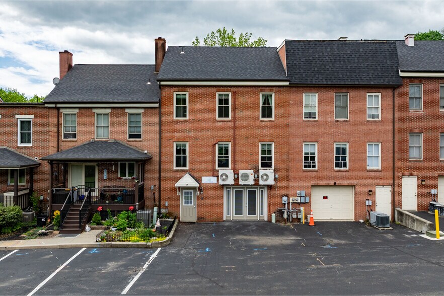 More Photos Of 74 Broadway, Kingston Office For Sale