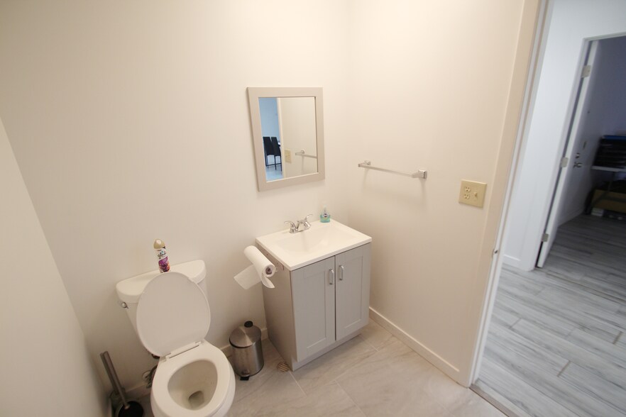 More Photos Of 1781-1811 Pearl Rd, Brunswick General Retail For Lease