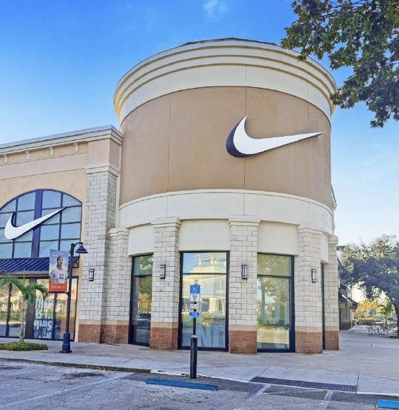 More Photos Of 303-881 N Alafaya Trl, Orlando Unknown For Lease