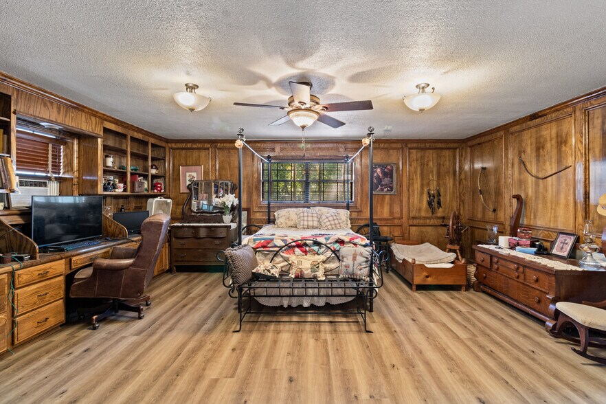 More Photos Of 750 N US Highway 287, Palestine Multifamily For Sale