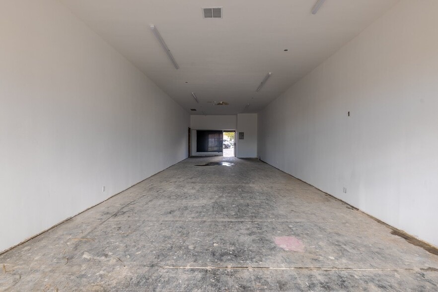 More Photos Of 19739-19749 Sherman Way, Canoga Park Storefront For Sale