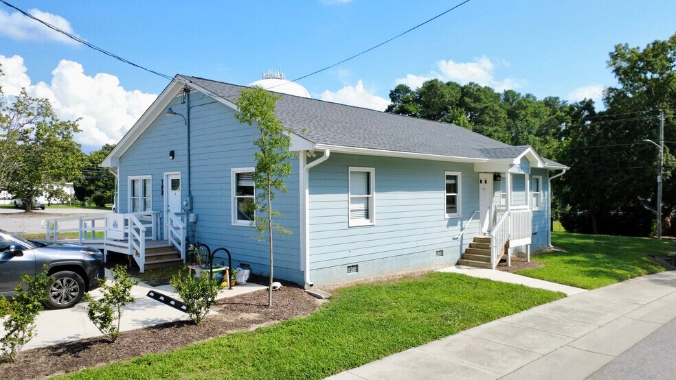 More Photos Of 108 Justice Heights St, Apex Medical For Sale
