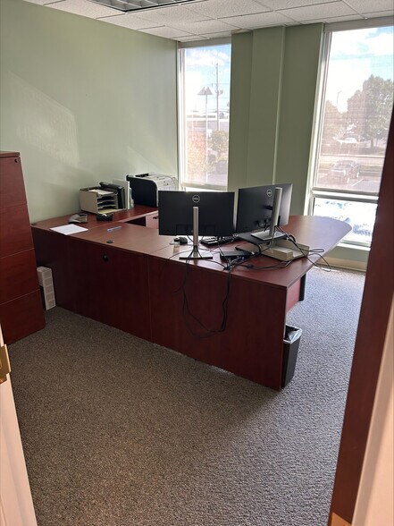 More Photos Of 935 Jefferson Blvd, Warwick Office For Lease
