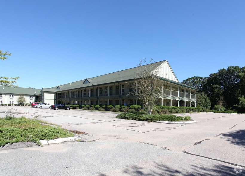 More Photos Of 373 Norwich Westerly Rd, North Stonington Hotel For Sale