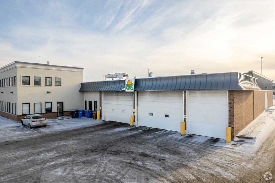 More Photos Of 16 Rue Sicard, Ste-Thérèse Warehouse For Sale