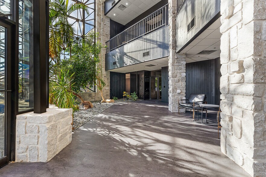 More Photos Of 2087 E 71st St, Tulsa Office For Lease