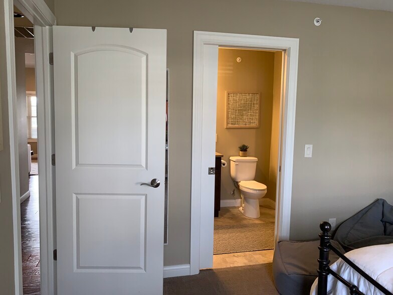 More Photos Of 2111-2115 E 12th St, Davenport Apartments For Sale