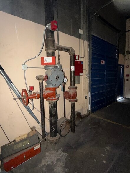 More Photos Of 3324 Durazno St, El Paso Distribution For Lease