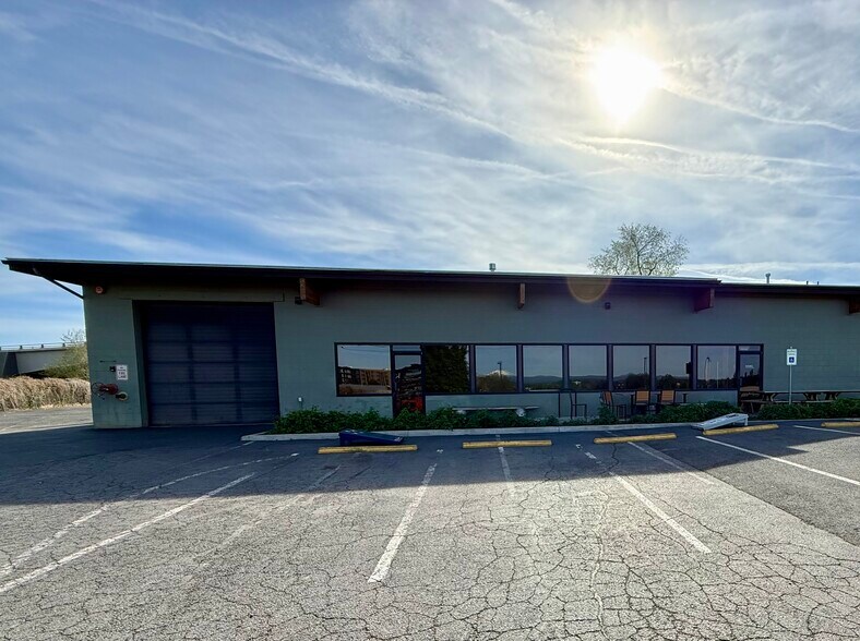 More Photos Of 100 SW Division St, Bend Storefront For Lease