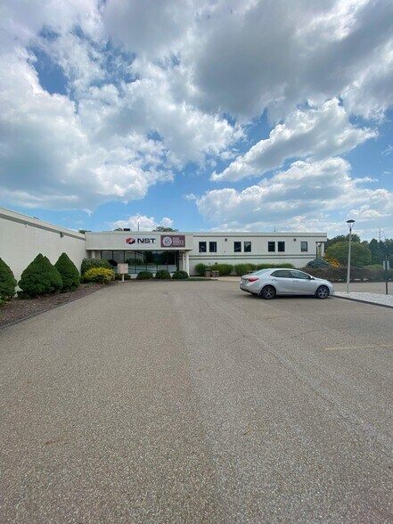More Photos Of 8050 Freedom Ave, North Canton Warehouse For Lease