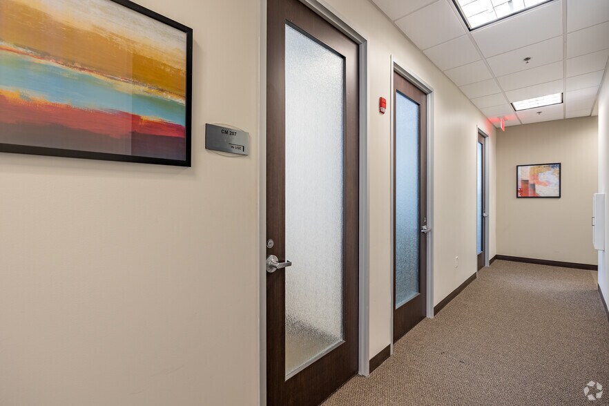 More Photos Of 320 W Lanier Ave, Fayetteville Office For Lease