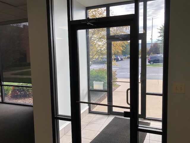 More Photos Of 14701 Cumberland Rd, Noblesville Research And Development For Lease