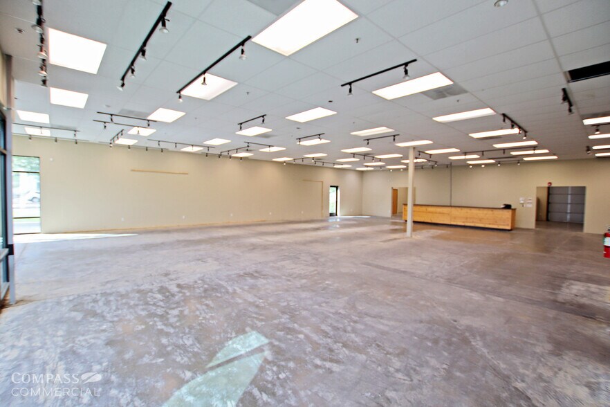 More Photos Of 62971 Plateau Dr, Bend Warehouse For Lease