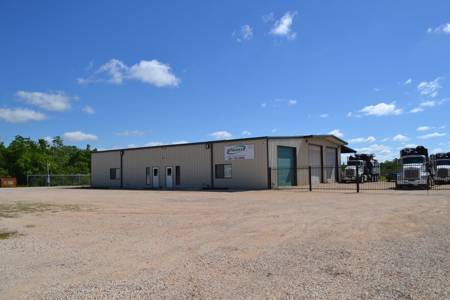 More Photos Of 7020 FM 3180 Rd, Baytown Distribution For Sale