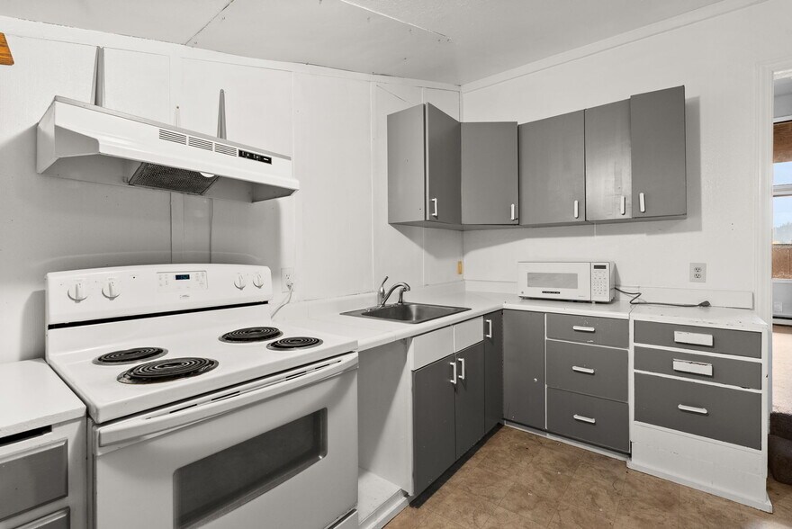 More Photos Of 1017 W Main St, Centralia Flex For Sale