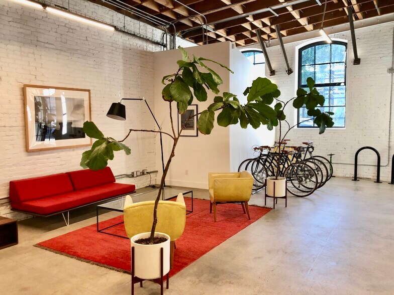 More Photos Of 2143 Bay St, Los Angeles Office For Lease