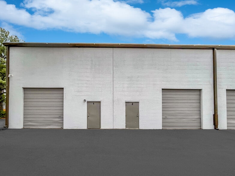 More Photos Of 5455 Crestview Dr, Memphis Distribution For Lease