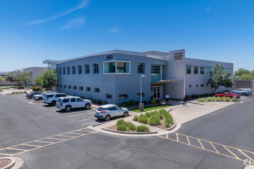 More Photos Of 690 N Cofco Center Ct, Phoenix Medical For Lease