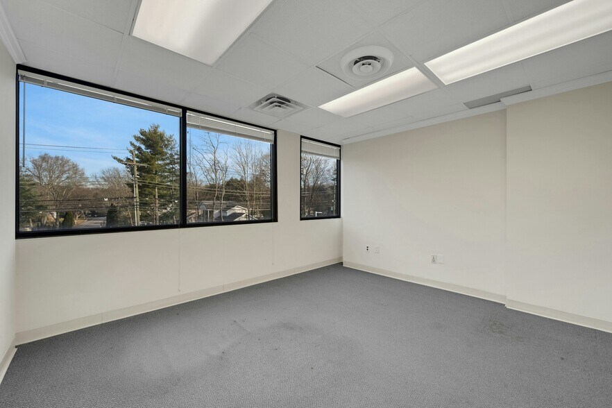 More Photos Of 1492 High Ridge Rd, Stamford Freestanding For Lease