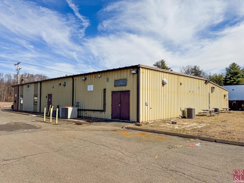 More Photos Of 351 Burnham St, East Hartford Light Manufacturing For Lease