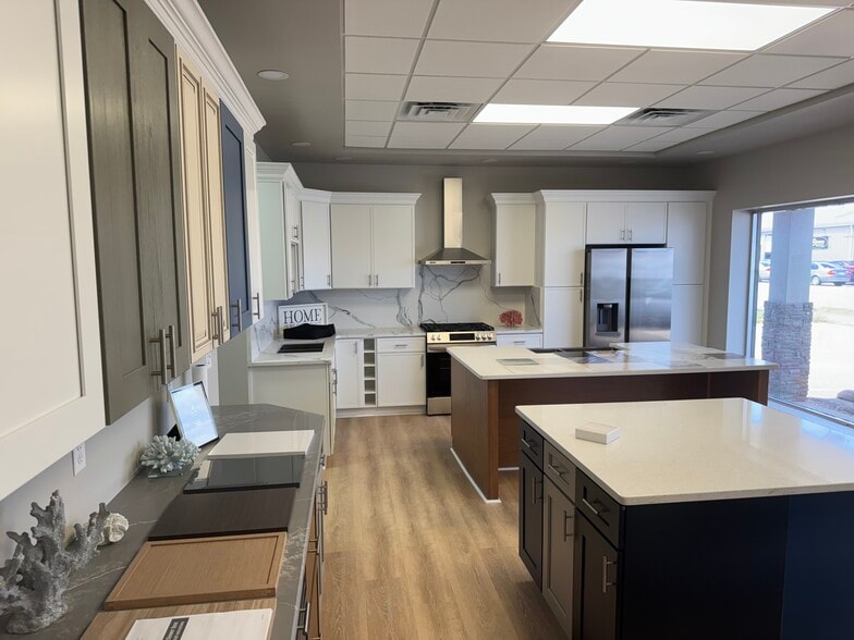 More Photos Of 5037 Cleveland St, Virginia Beach Flex For Lease