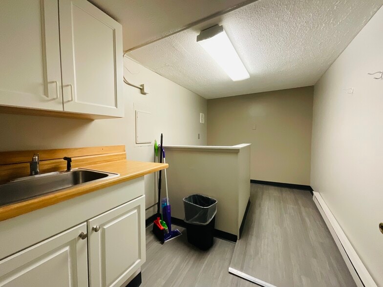 More Photos Of 168 Main St, Great Barrington Office For Sale