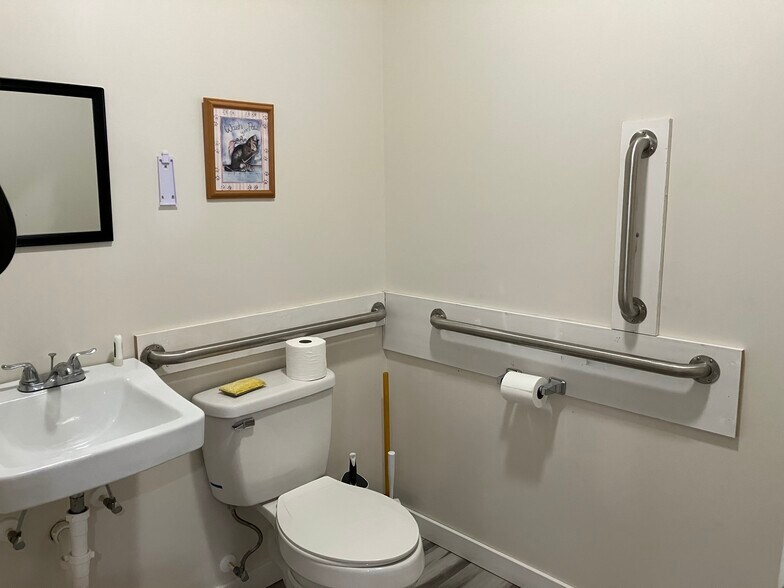 More Photos Of 6270 Rock Hall Rd, Rock Hall Medical For Sale