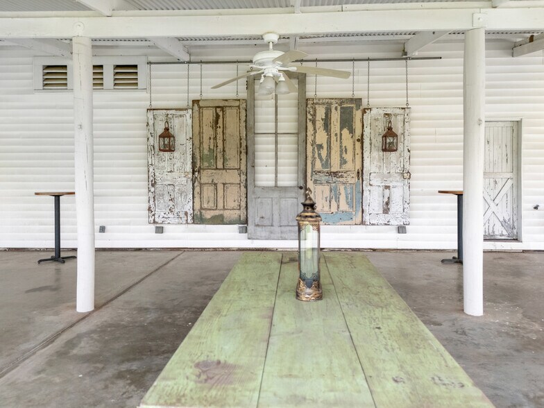 More Photos Of 53447 Highway 290, Hempstead Specialty For Sale