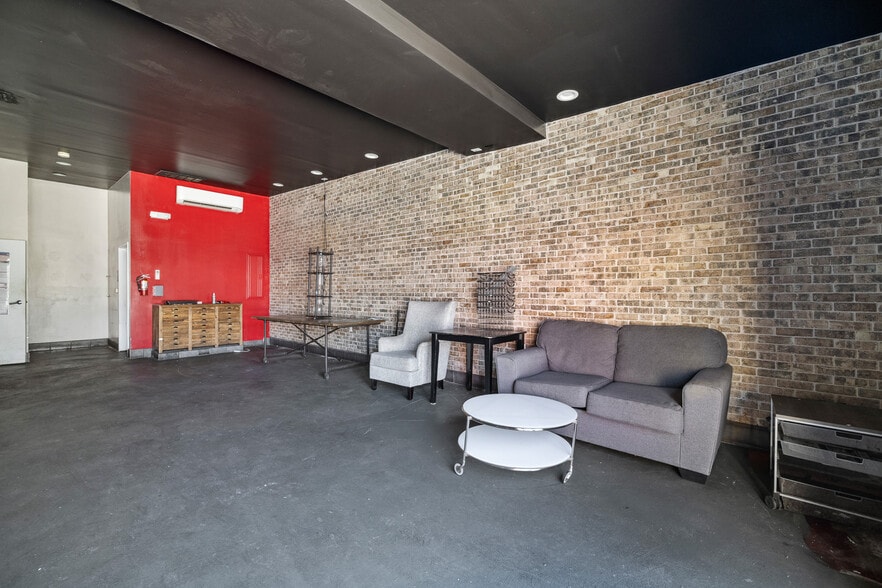 More Photos Of 834 S La Brea Ave, Los Angeles Storefront For Lease