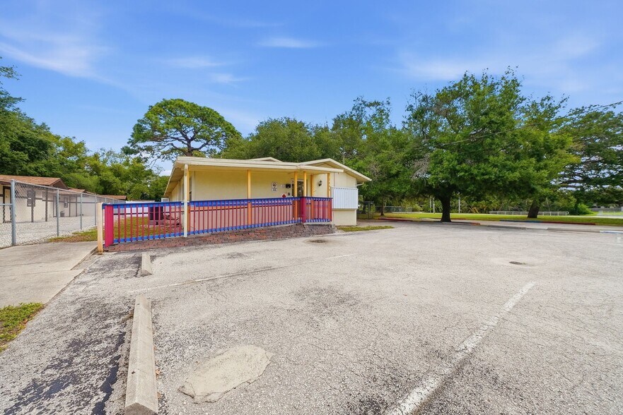 More Photos Of 2886 Whitney Rd, Clearwater Storefront Retail Residential For Sale