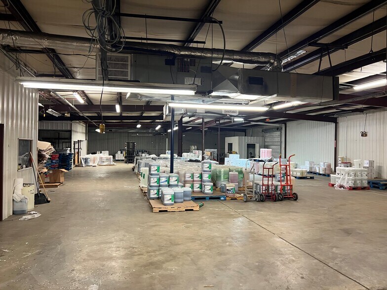 More Photos Of 309 Baybrook St, Thomasville Warehouse For Sale