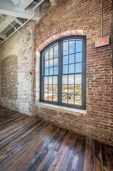 More Photos Of 6801 Carnegie Blvd, Charlotte Office Residential For Lease