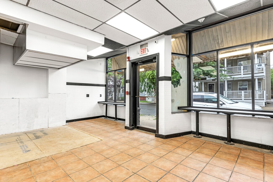 More Photos Of 228 Oakland Ave, Providence Restaurant For Lease