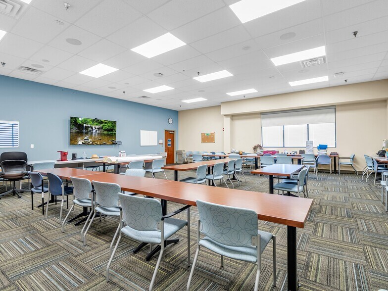 More Photos Of 104-168 Fiddlers Run Blvd, Morganton Unknown For Lease