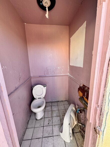 More Photos Of 1032 1st St, Pomona General Retail For Sale