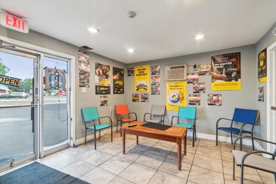 More Photos Of 555 Us Highway 13, Bristol General Retail For Sale