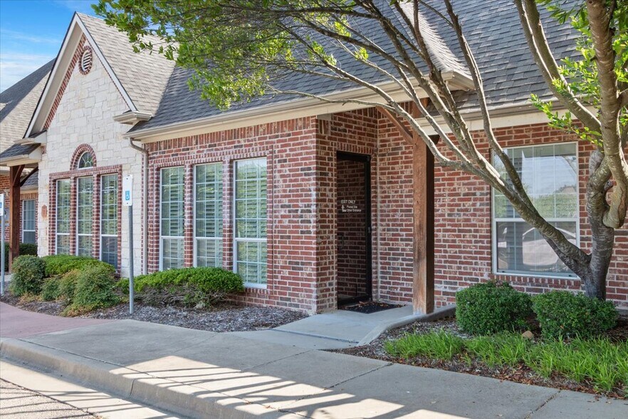 More Photos Of 1000 State Highway 6, Woodway Medical For Lease