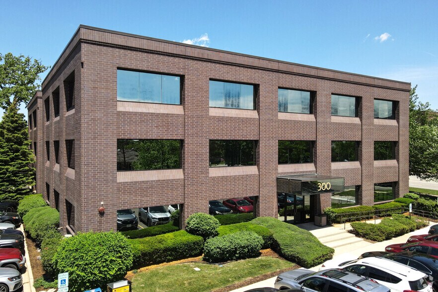 More Photos Of 290-300 S County Farm Rd, Wheaton Office For Lease