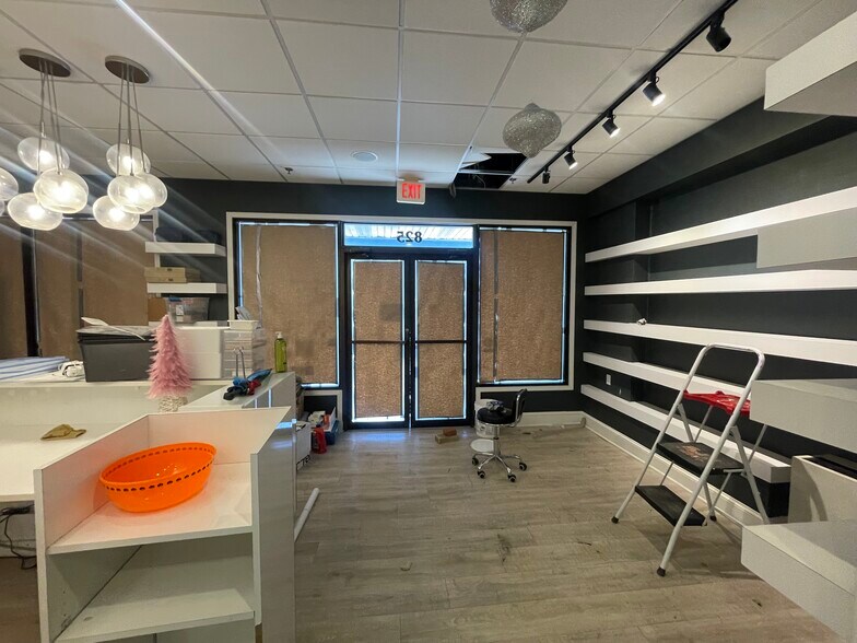 More Photos Of 807 E Walnut St, Columbia Office Residential For Lease