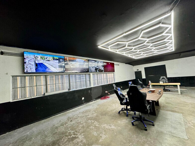 More Photos Of 3121 W Jefferson Blvd, Los Angeles Storefront Retail Office For Lease