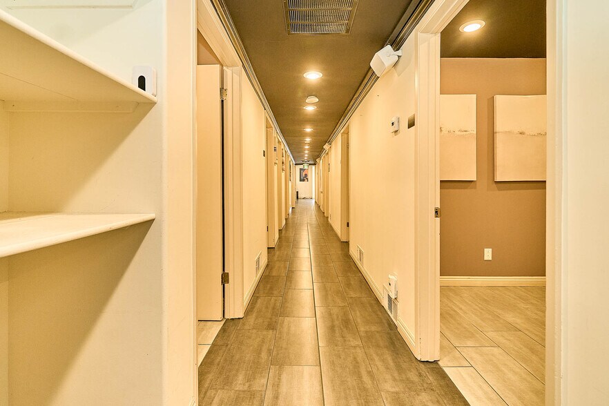 More Photos Of 852 S Robertson Blvd, Los Angeles Medical For Lease