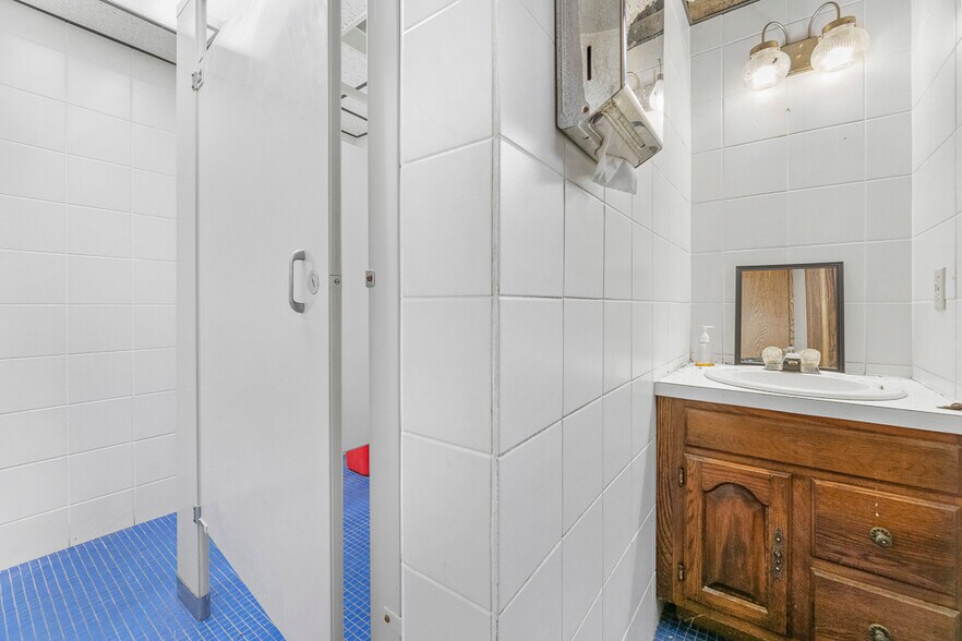 More Photos Of 14924 Beloit Snodes Rd, Beloit Manufacturing For Lease