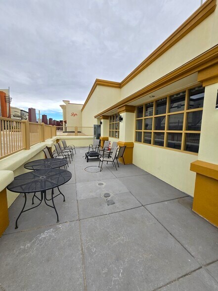 Primary Photo Of 9445 Park Meadows Dr, Lone Tree Restaurant For Lease