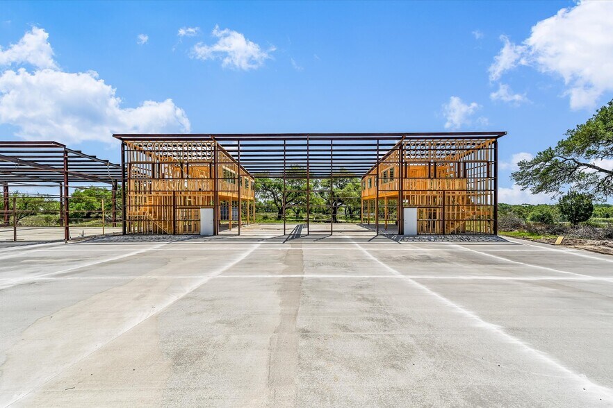 More Photos Of 10020 Darden Hill Rd, Austin Light Distribution For Lease