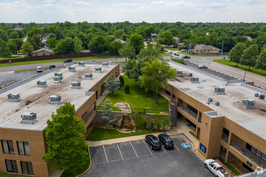 More Photos Of 1000 W Wilshire Blvd, Oklahoma City Coworking Space