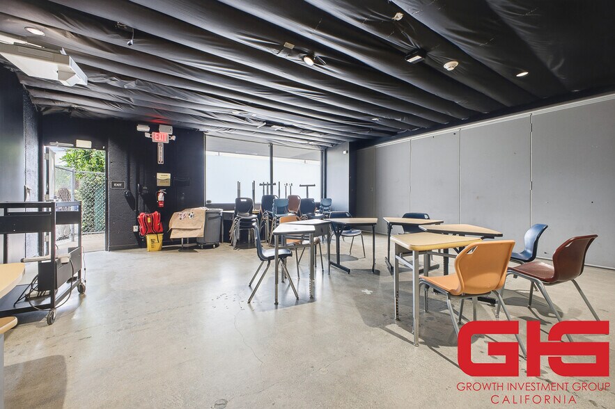 More Photos Of 7330 N Figueroa St, Los Angeles Office For Sale